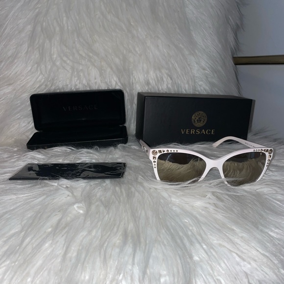 COPY - Versace Sunglasses - Picture 4 of 4